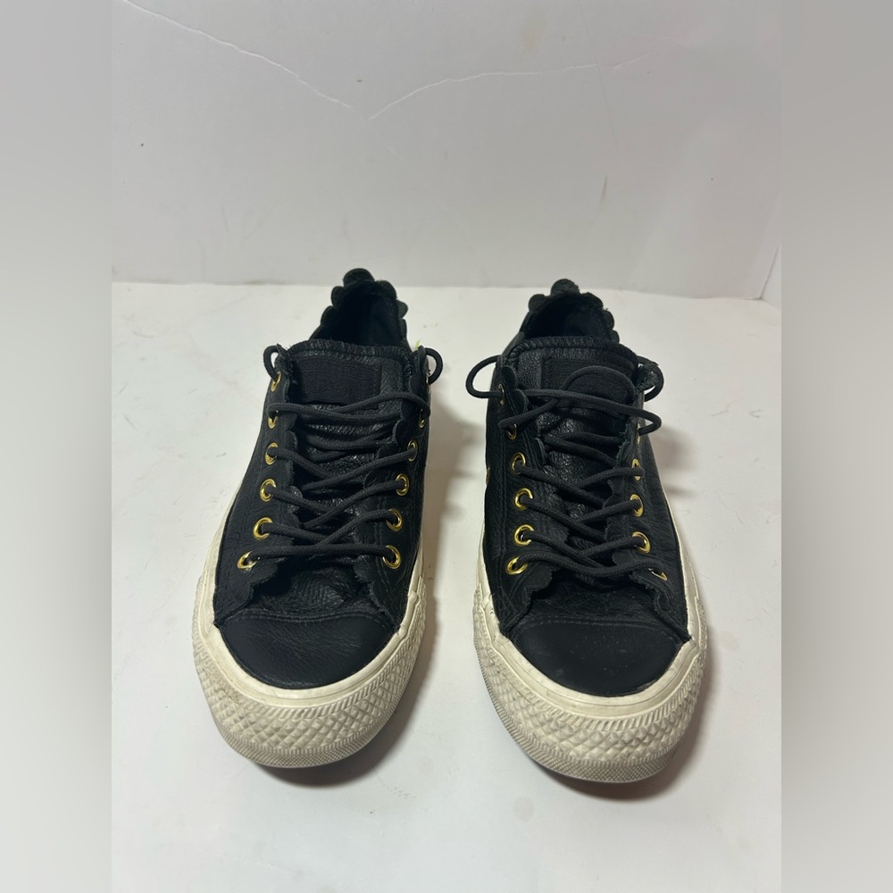 Converse Shoes Womens Sz  7 Chuck Taylor All Star Sneakers 563516C Black Leather